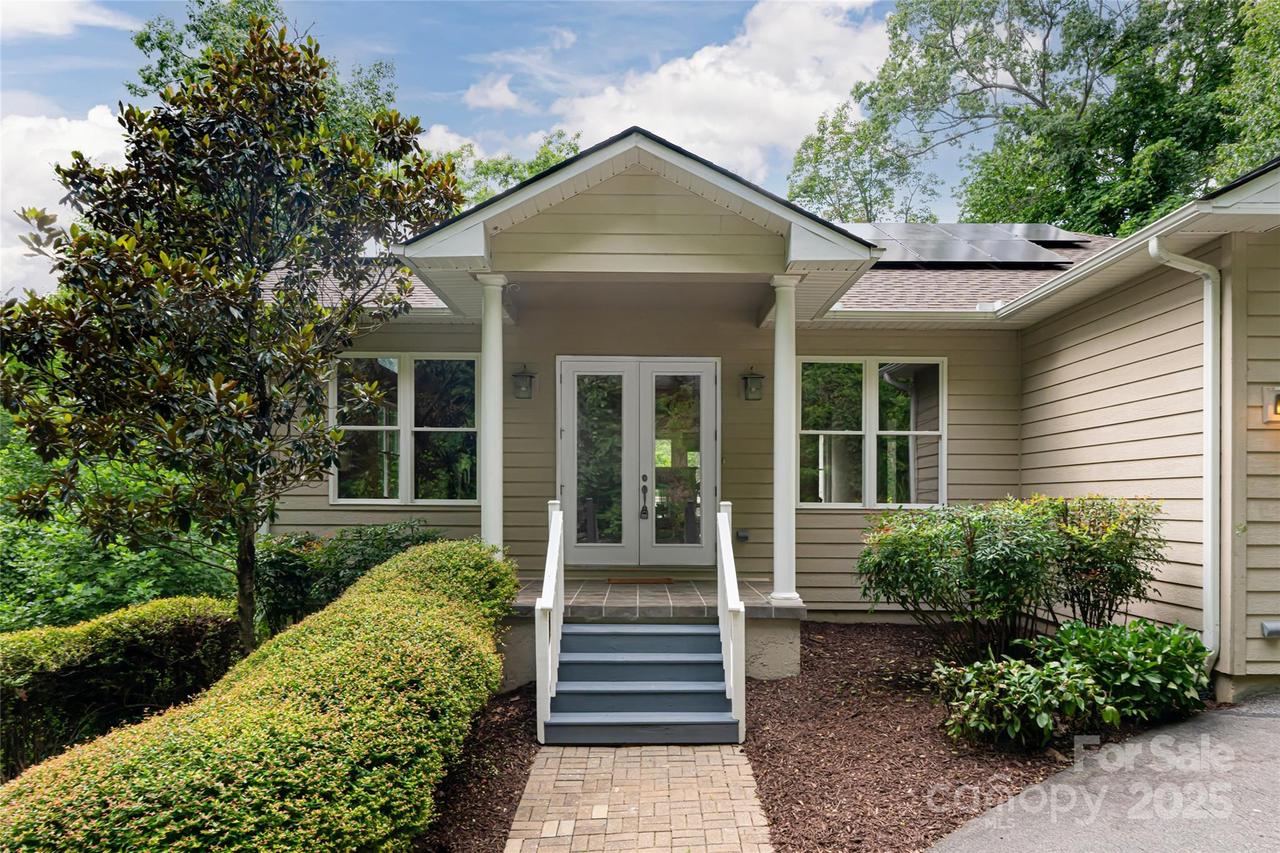 15 Falcon Crest Dr., Fairview, NC 28730