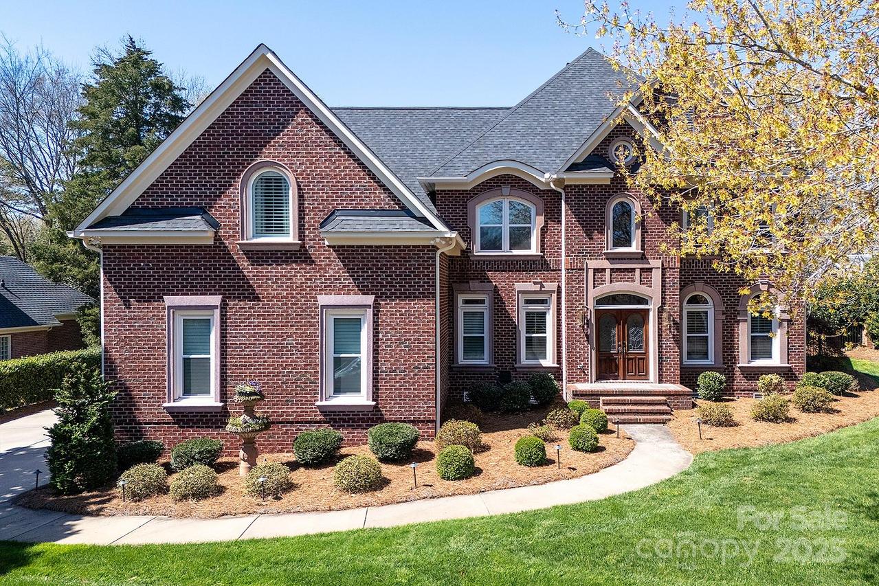 880 Craigmont Ln., Concord, NC 28027
