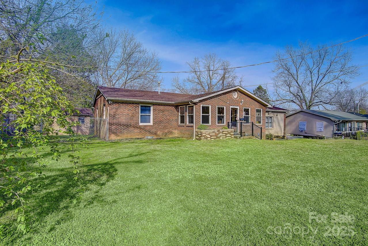 1014 W Bank St., Salisbury, NC 28144