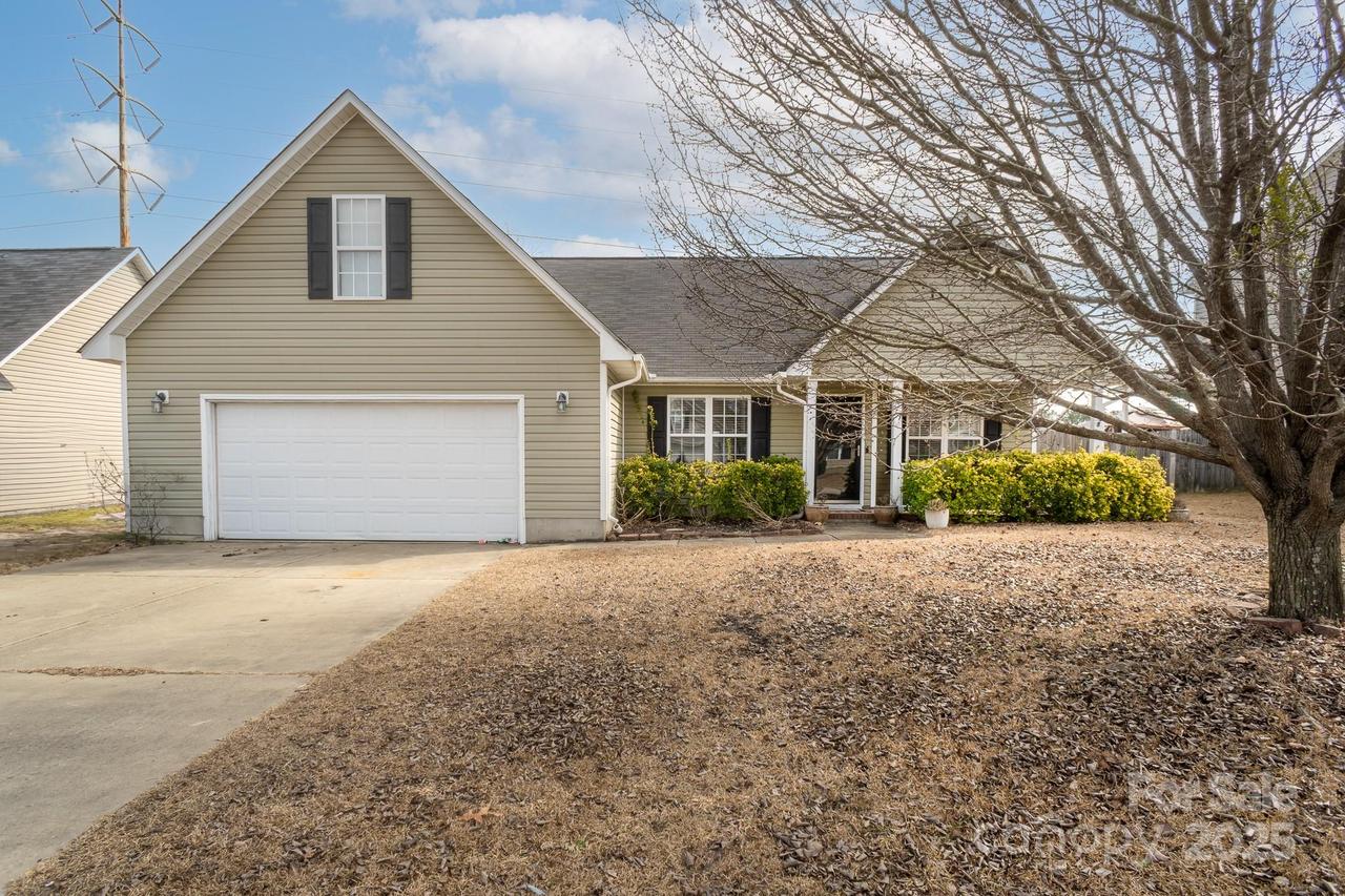 2523 Crumpler Dr., Hope Mills, NC 28348