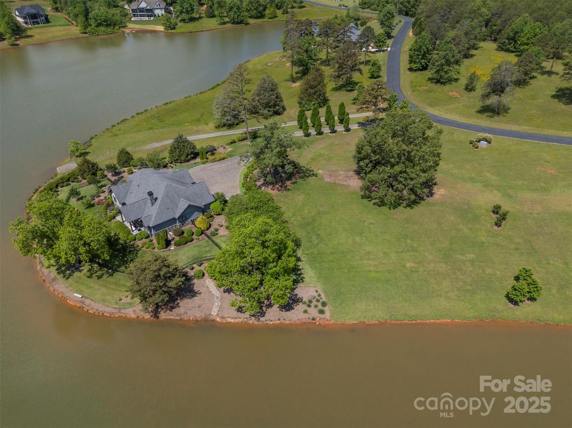 984 Mapleton Ln., Columbus, NC 28722