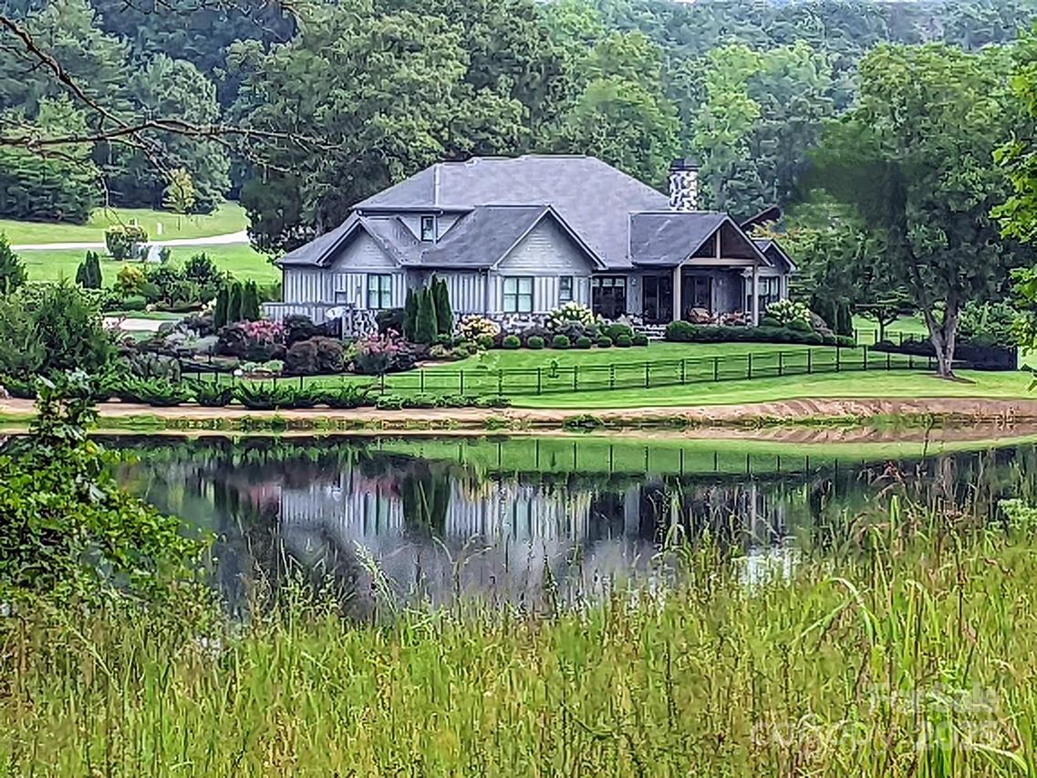 984 Mapleton Ln., Columbus, NC 28722