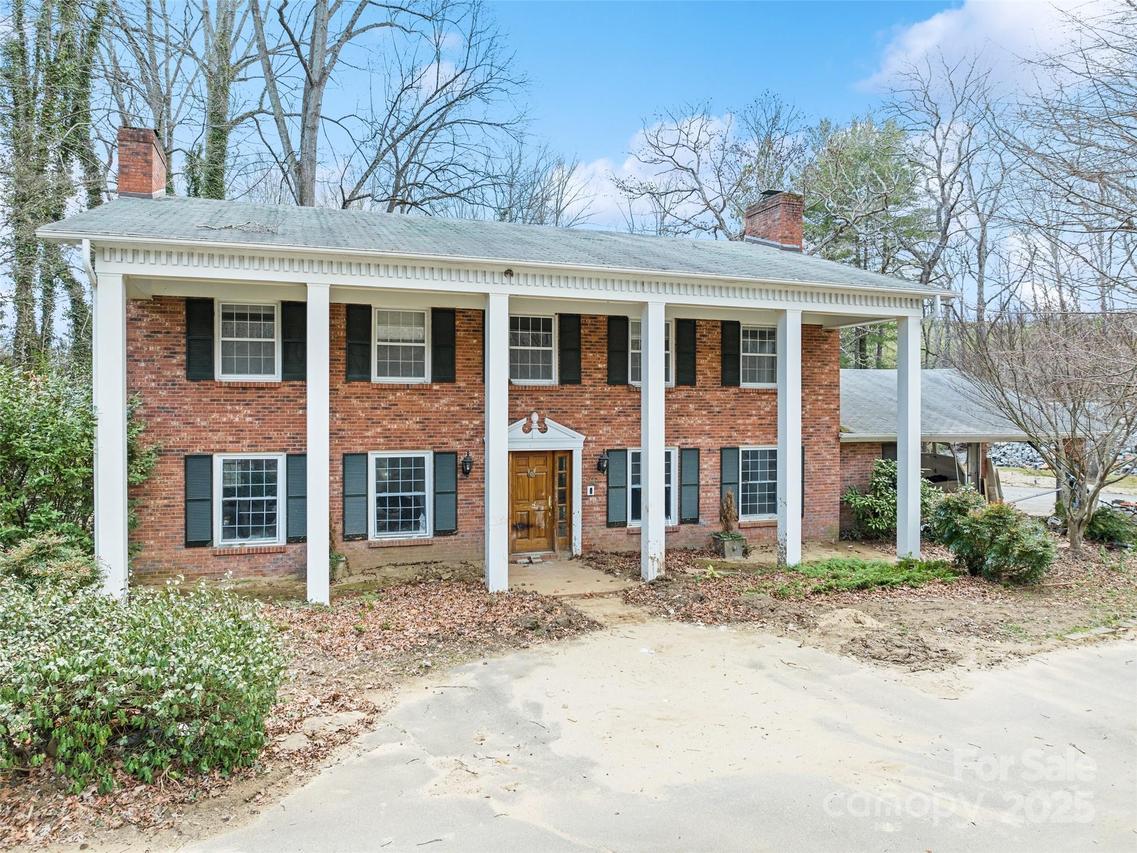 21 Riverbend Rd., Canton, NC 28716