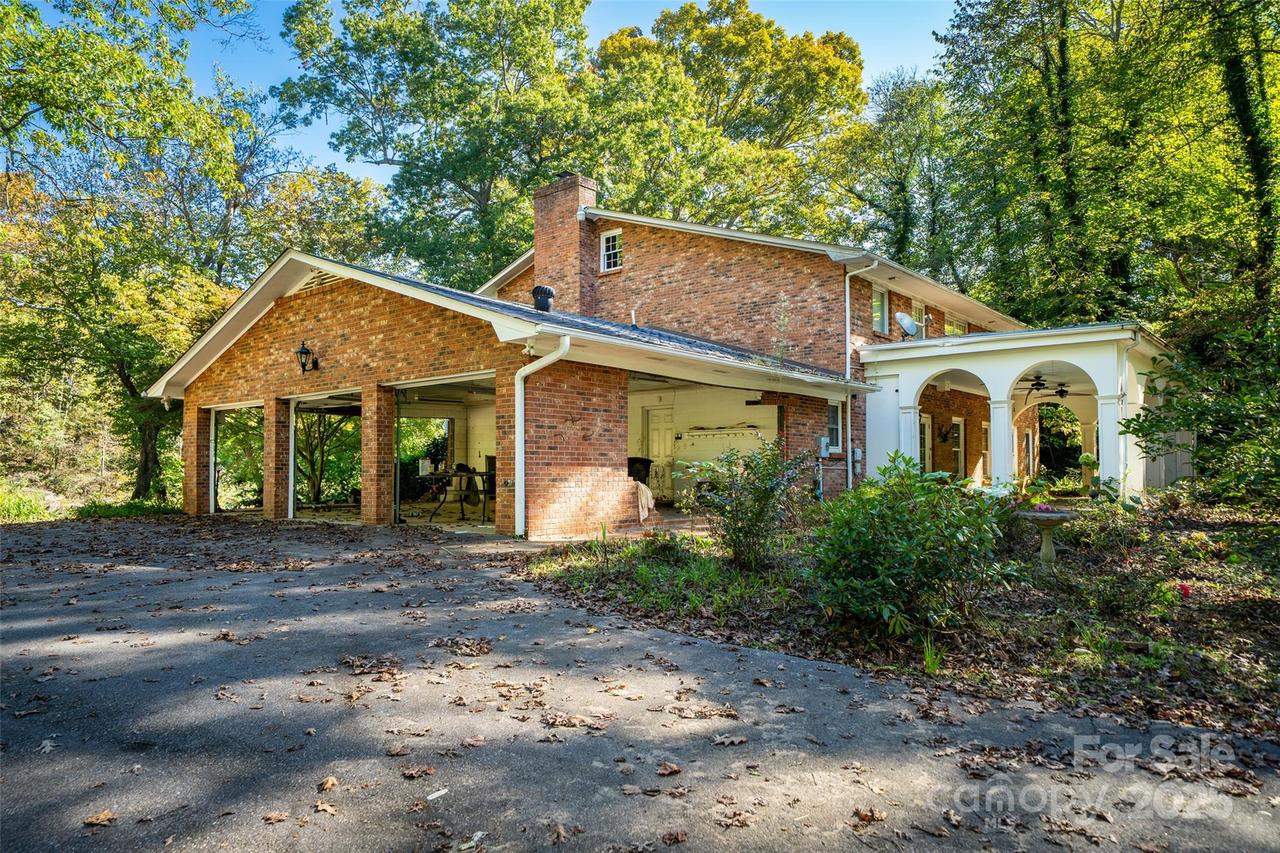 21 Riverbend Rd., Canton, NC 28716
