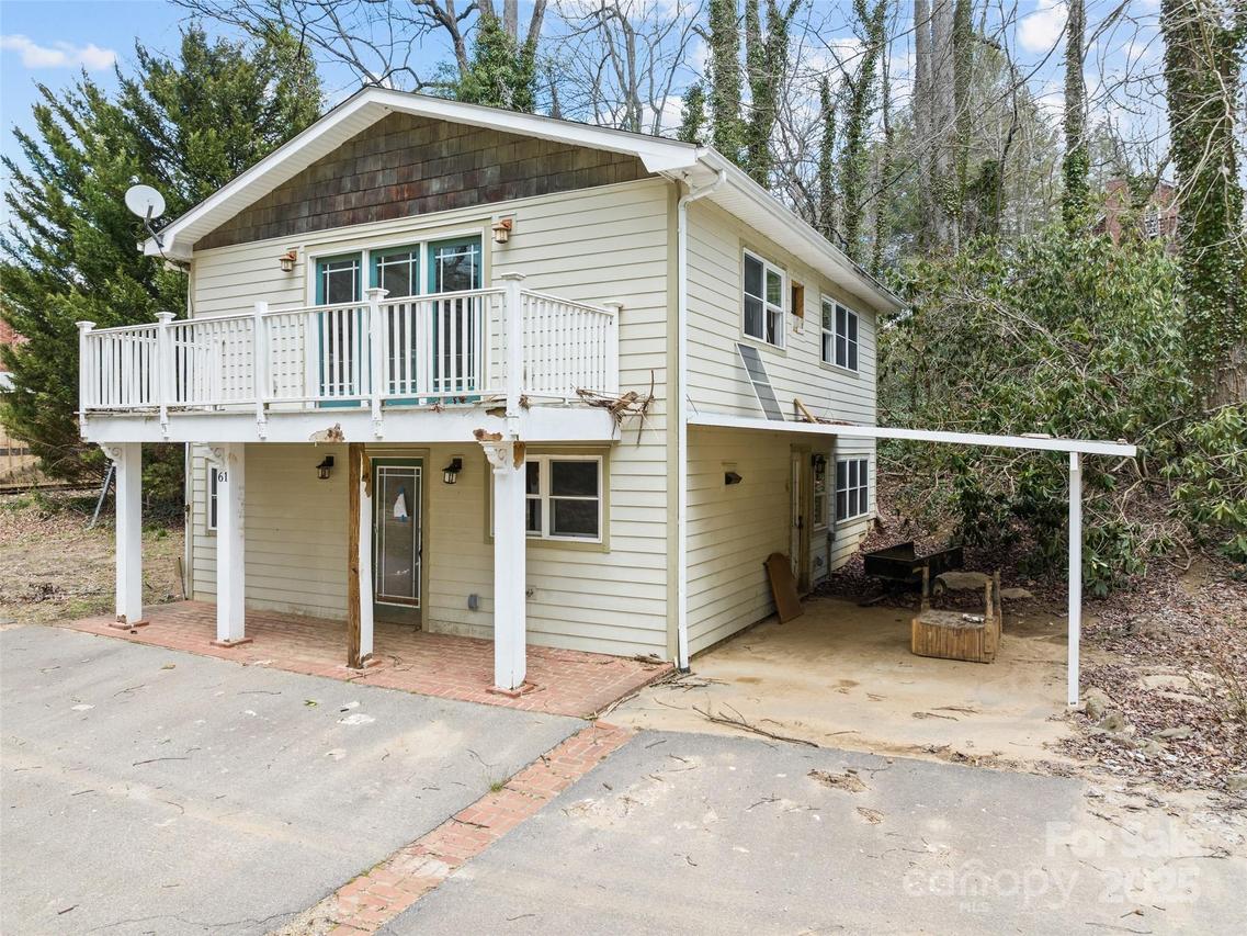 61 Riverbend Rd., Canton, NC 28716