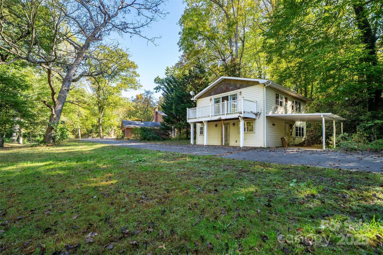 61 Riverbend Rd., Canton, NC 28716