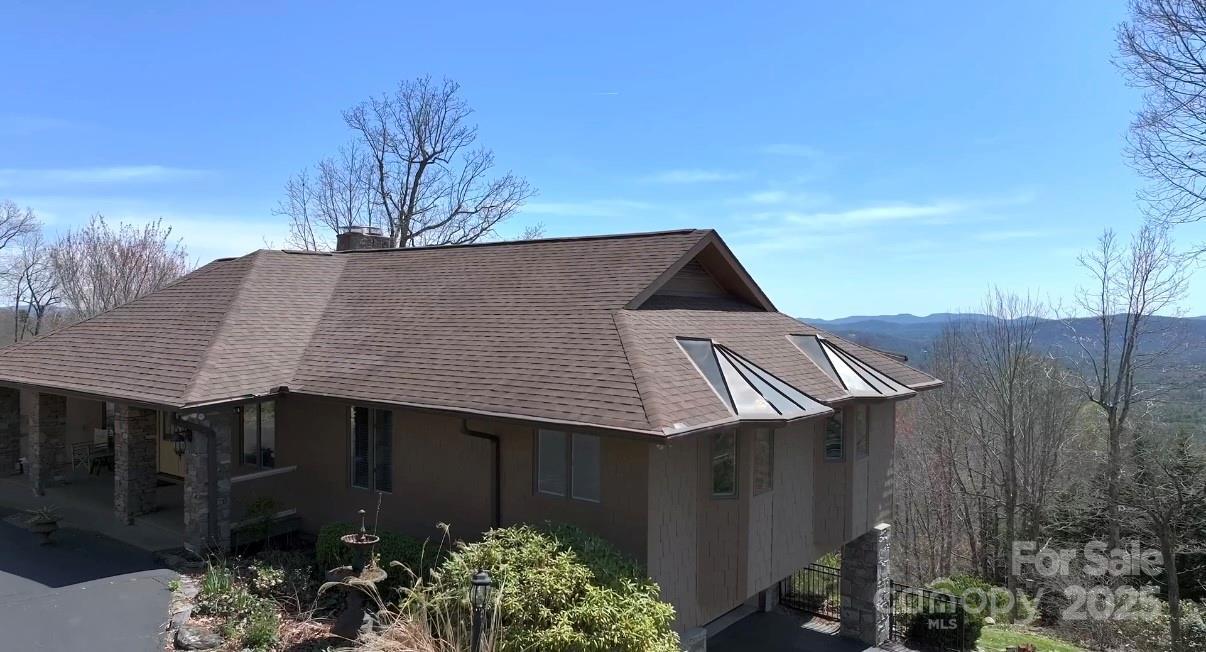 300 Roberts Dr., Hendersonville, NC 28739