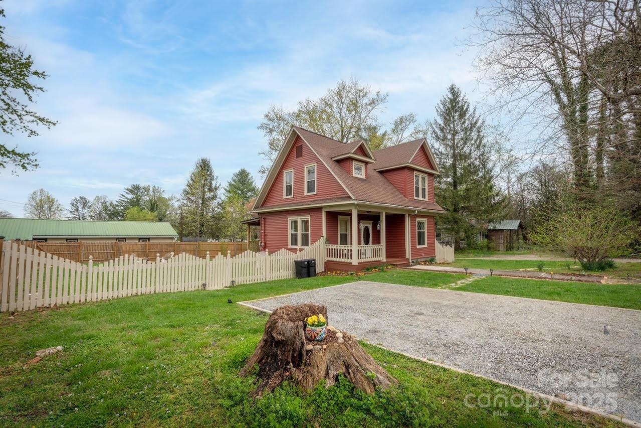 102 Jody St., East Flat Rock, NC 28726