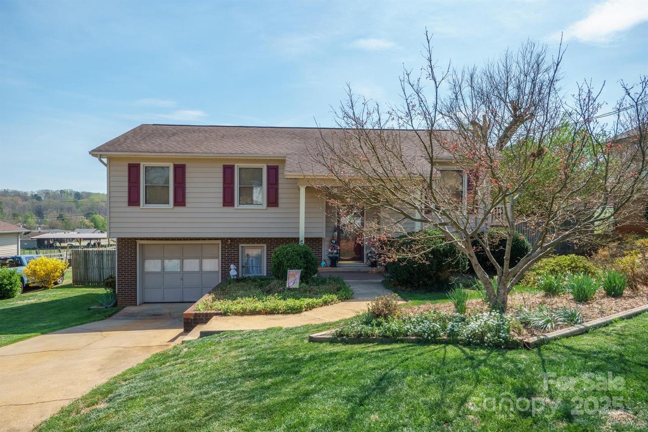 409 Cardinal Dr., Newton, NC 28658