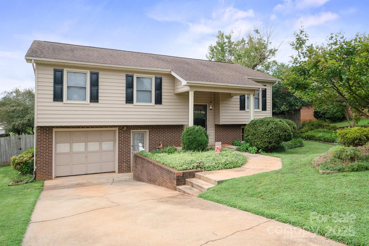 409 Cardinal Dr., Newton, NC 28658