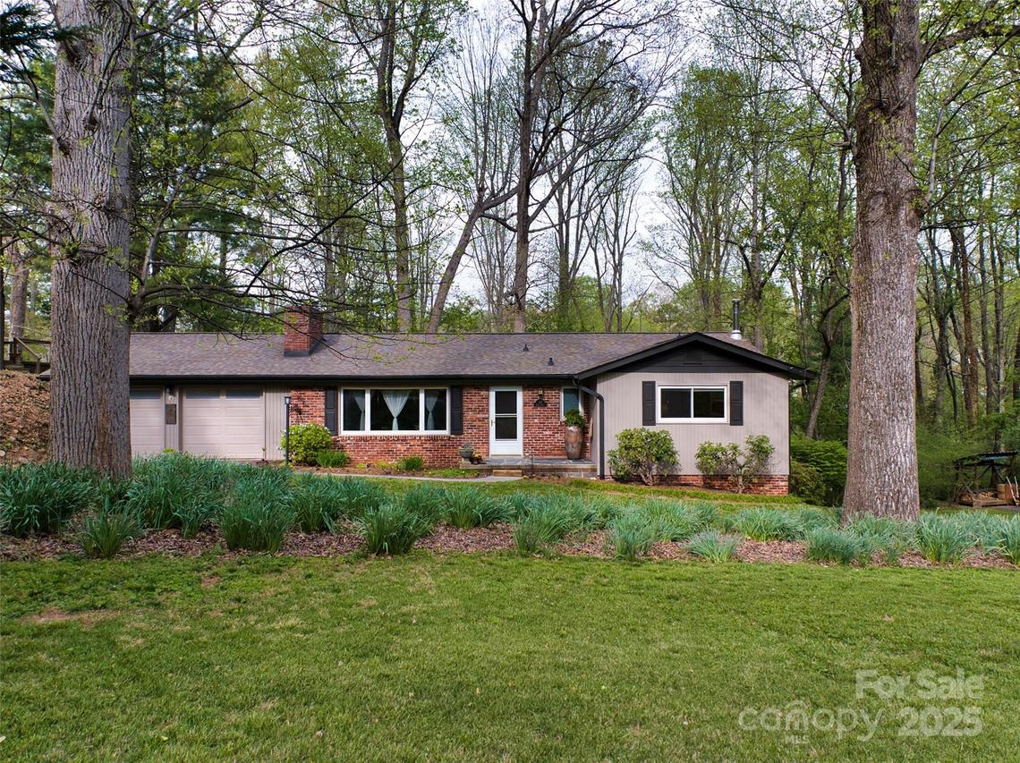 23 Zephyr Dr., Asheville, NC 28806