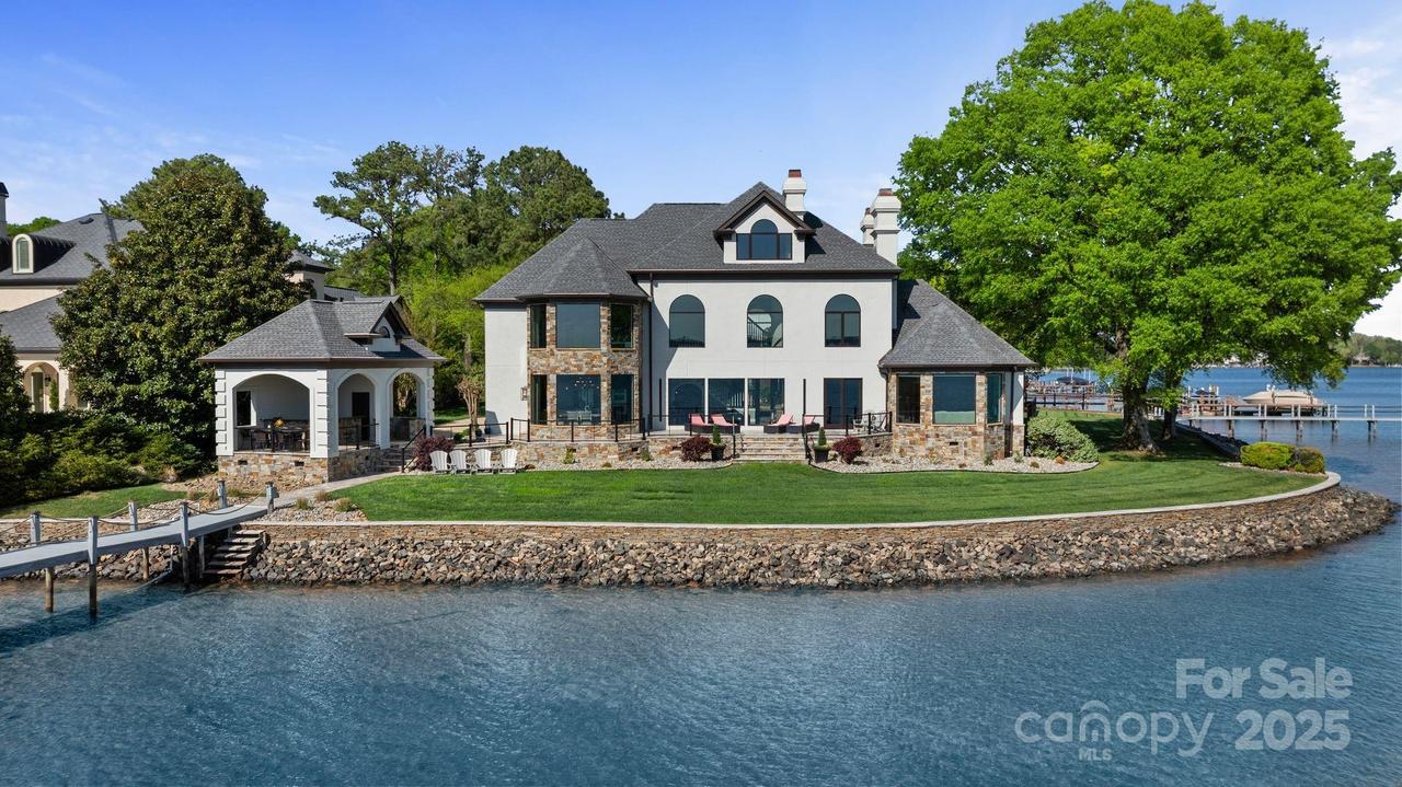 114 Ventana Ct., Mooresville, NC 28117
