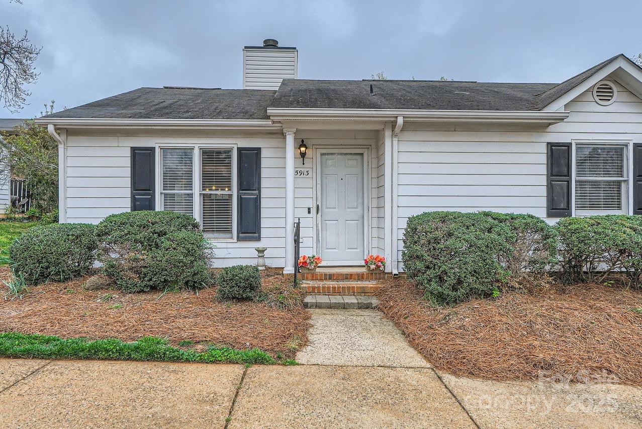 5913 Crape Myrtle Ln., Charlotte, NC 28216