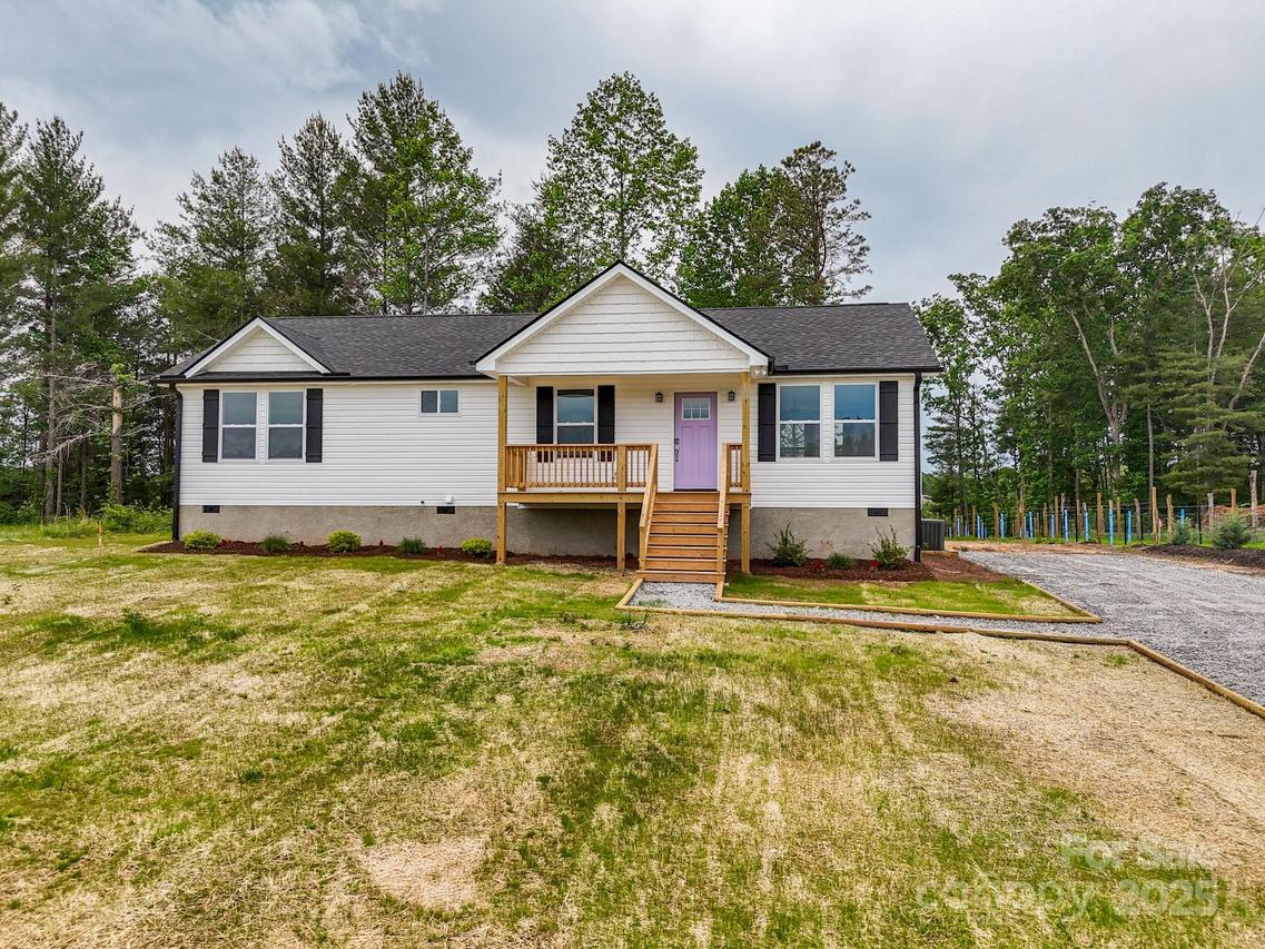 358 Point Hope Ln., Hendersonville, NC 28792