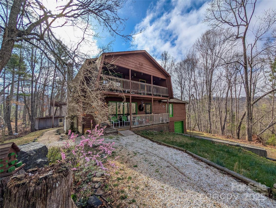 307 Mcmahon Ln., Bakersville, NC 28705