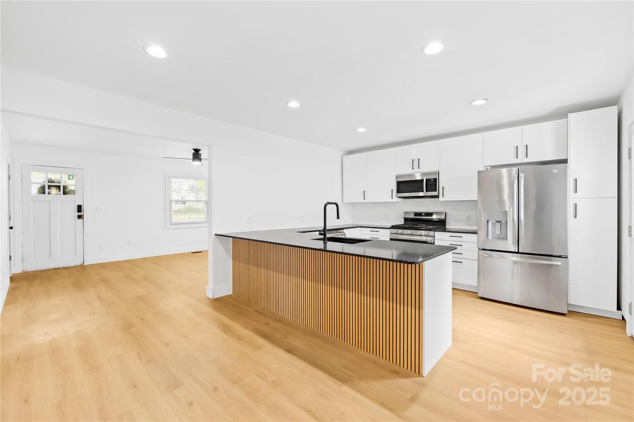 1409 Effingham Rd., Charlotte, NC 28208