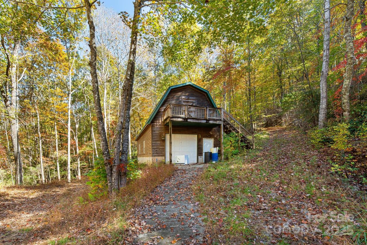 5389 Cascade Lake Rd., Cedar Mountain, NC 28718