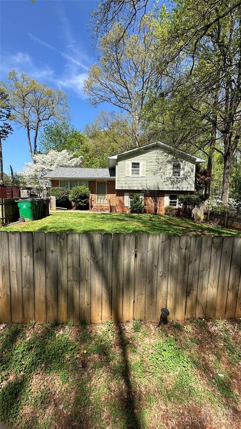 1232 Rosada Dr., Charlotte, NC 28213