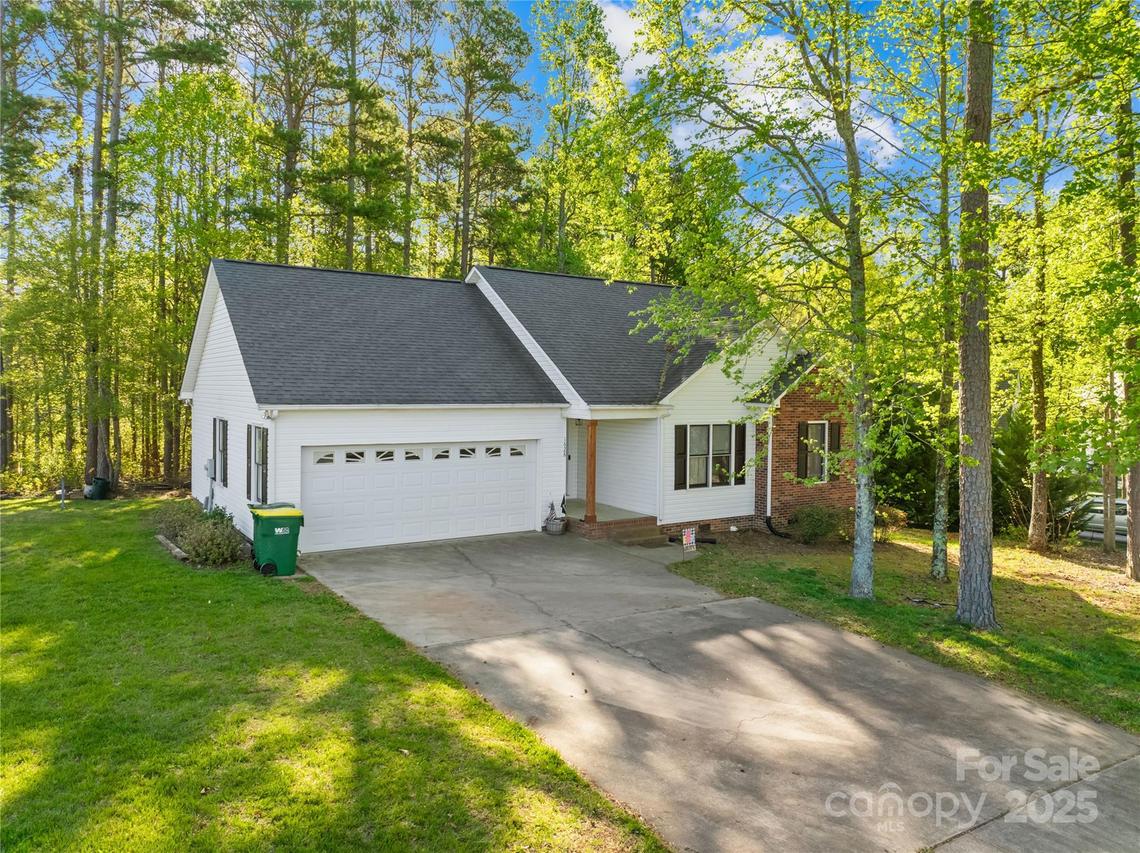 1628 Rosegate Ln., Stanfield, NC 28163