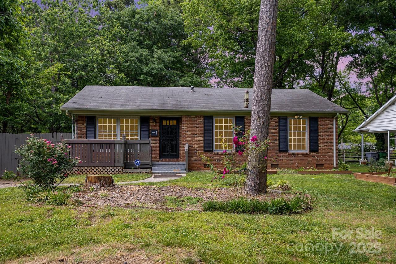 1519 Briarfield Dr., Charlotte, NC 28205