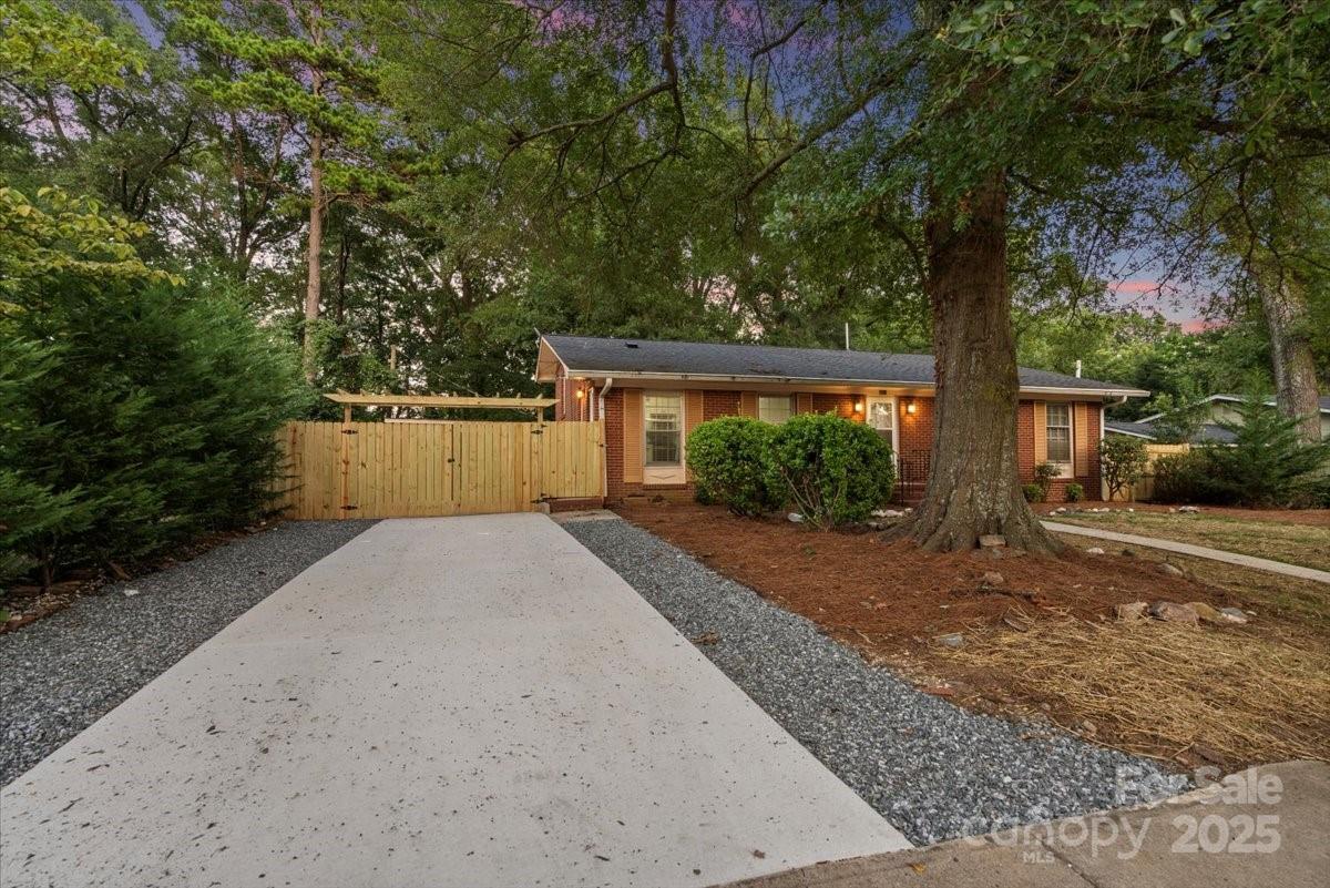 3612 Winterfield Pl., Charlotte, NC 28205