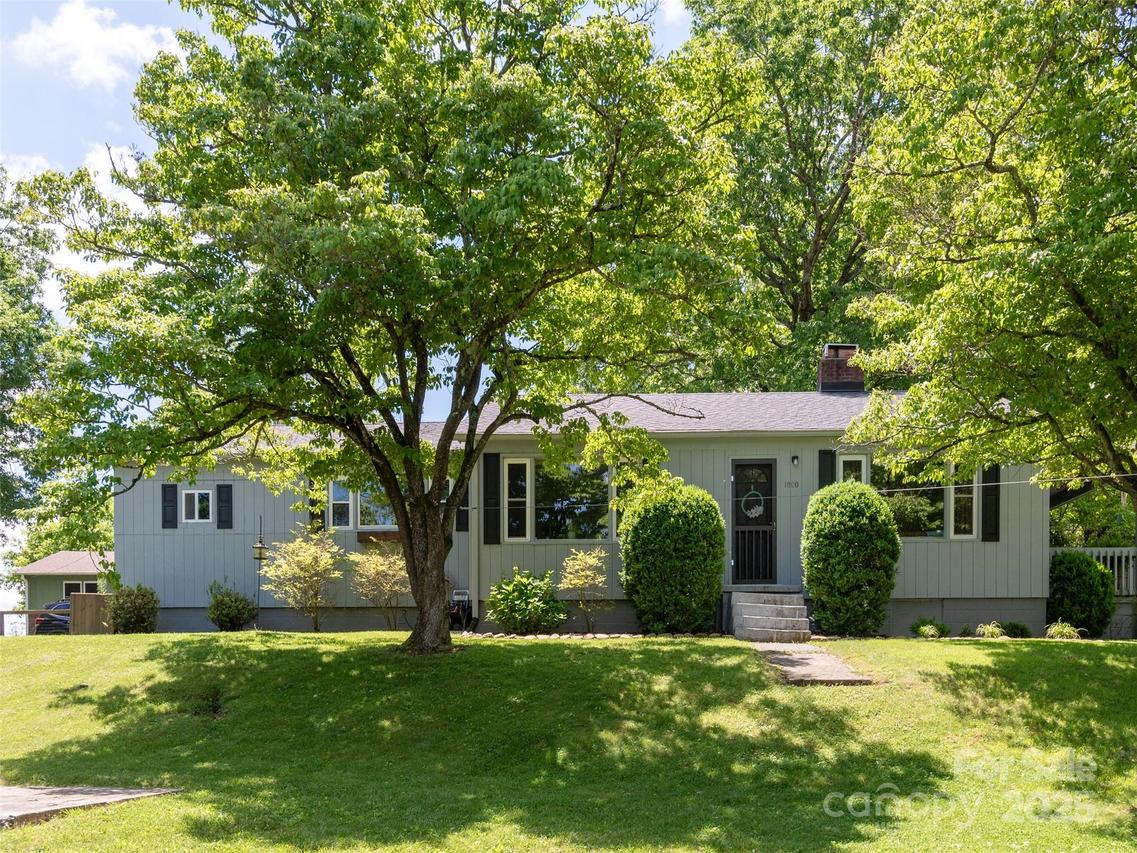 1800 N Main St., Hendersonville, NC 28792