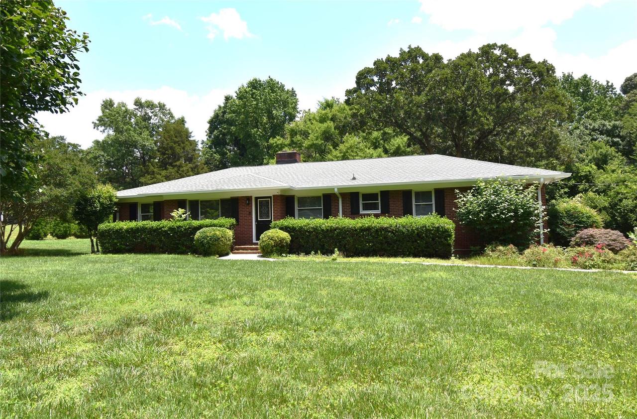 8608 Cedarbrook Dr., Charlotte, NC 28215