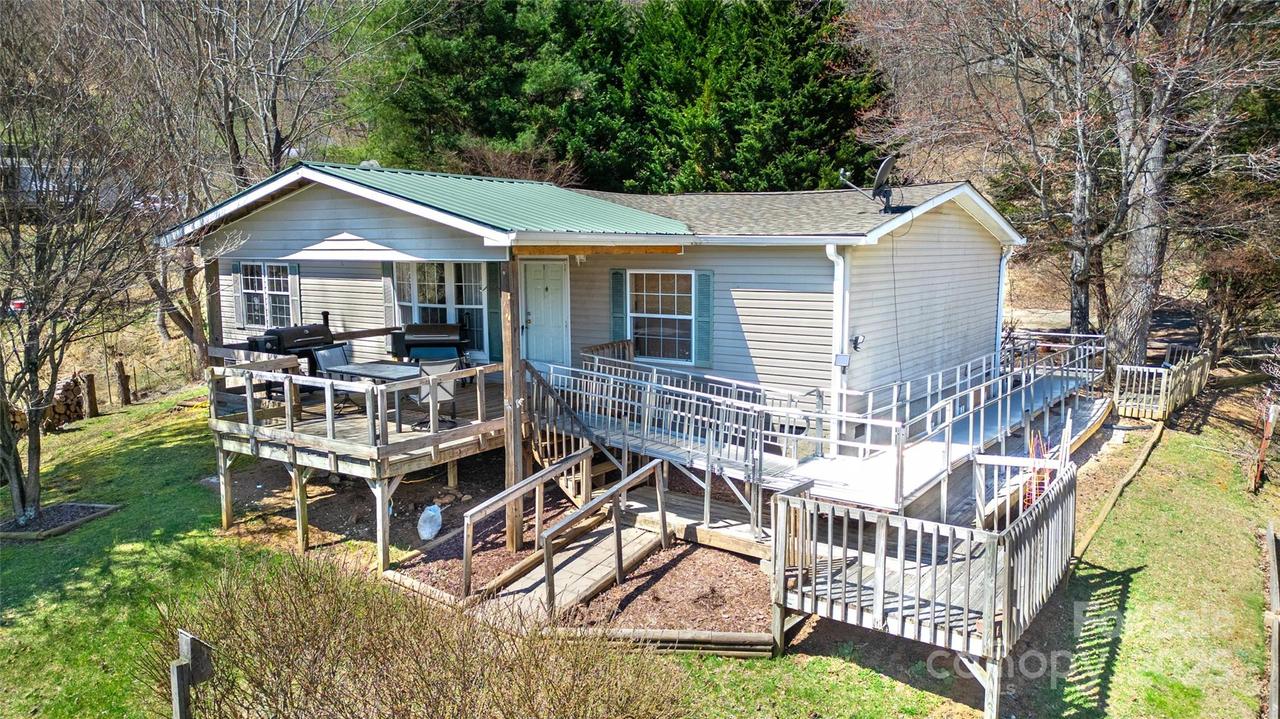 27 Venice Pl., Canton, NC 28716