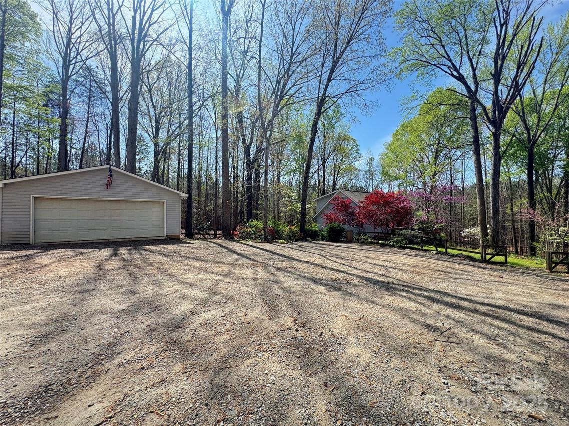 245 Clontz Hill Rd., Troutman, NC 28166