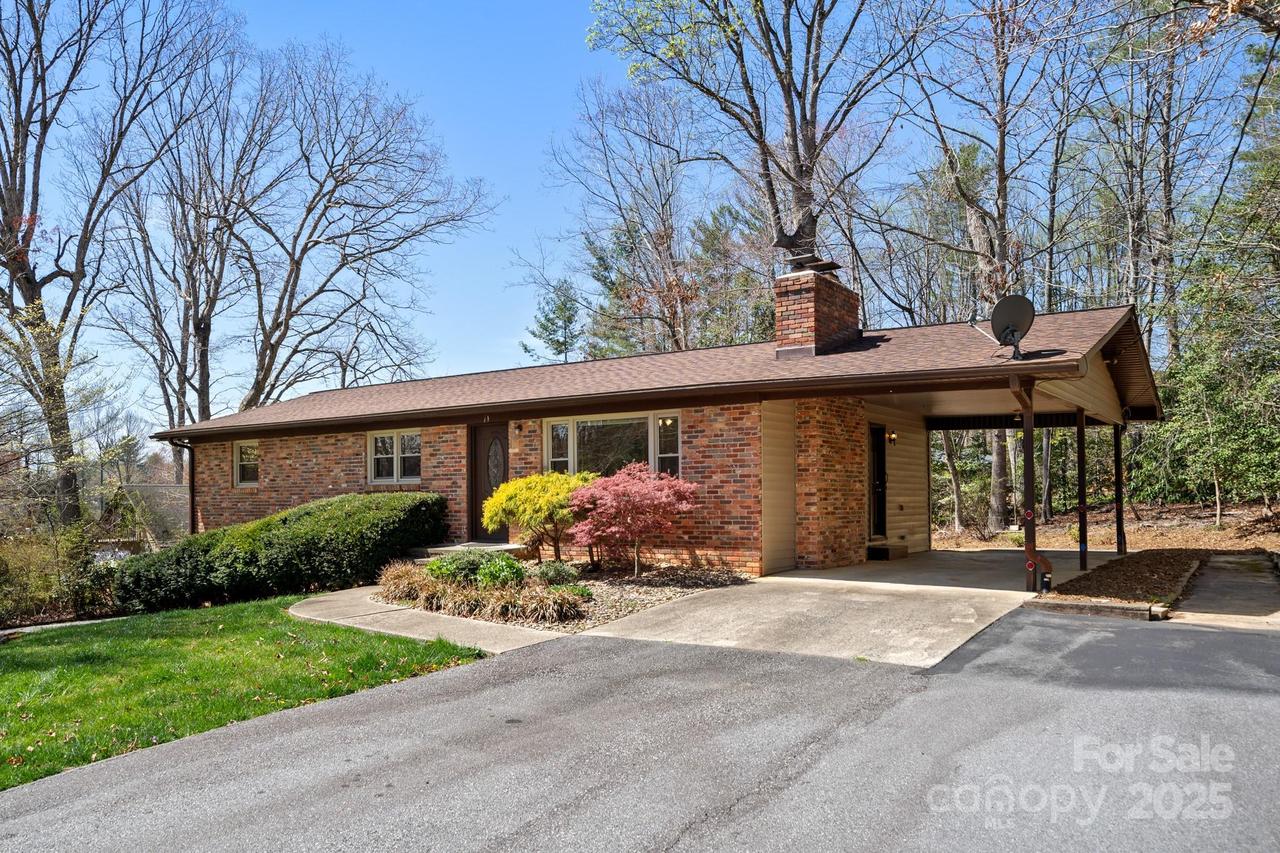 11 N Hudson Ln., Fletcher, NC 28732