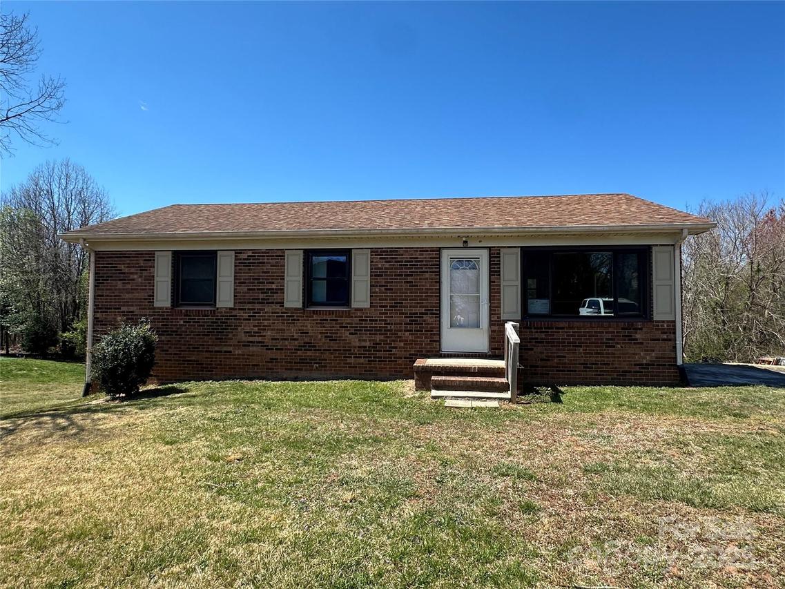 156 Shamrock Ave., Mount Airy, NC 27030