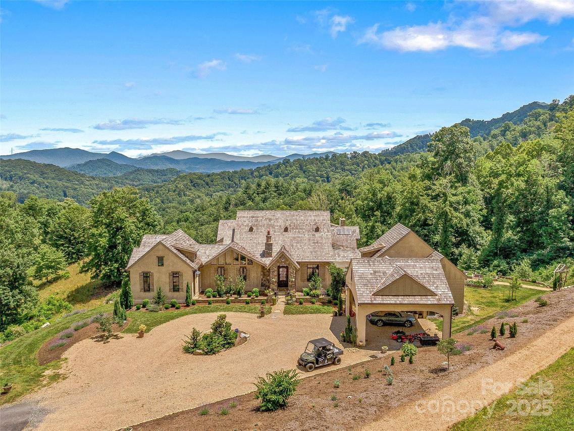 384 Doan Town Rd., Burnsville, NC 28714