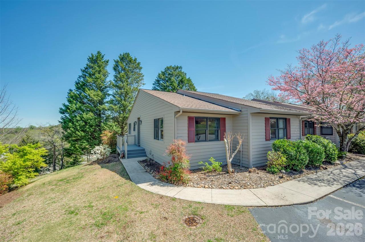 77 Chestnut St., Tryon, NC 28782