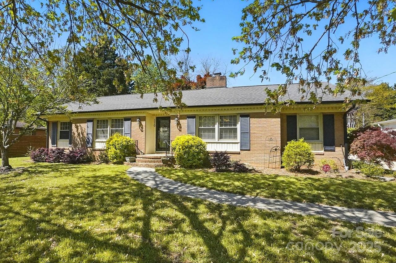 110 Tanglewood Dr., Kannapolis, NC 28081