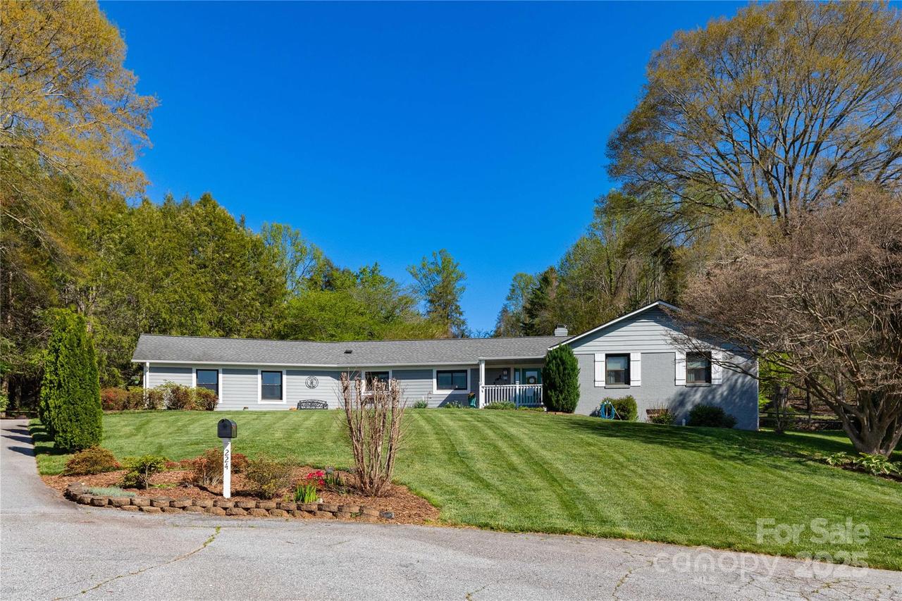 224 Northfield Ct., Hendersonville, NC 28739