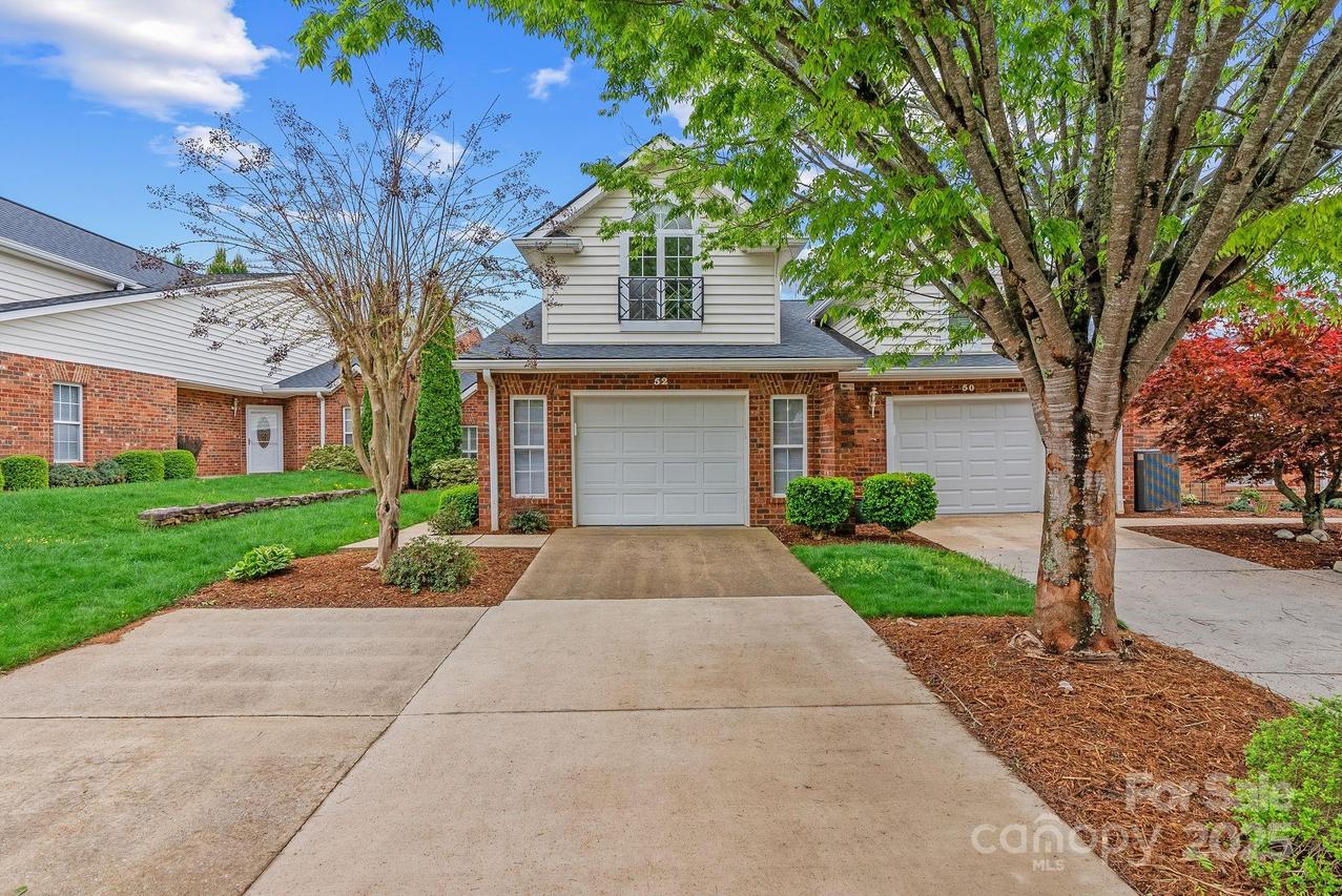 52 Lake Pointe Cir., Hendersonville, NC 28792