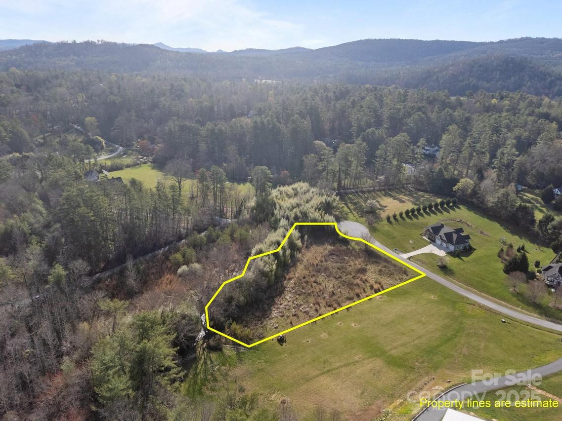 193 Montevilla Dr., Hendersonville, NC 28739