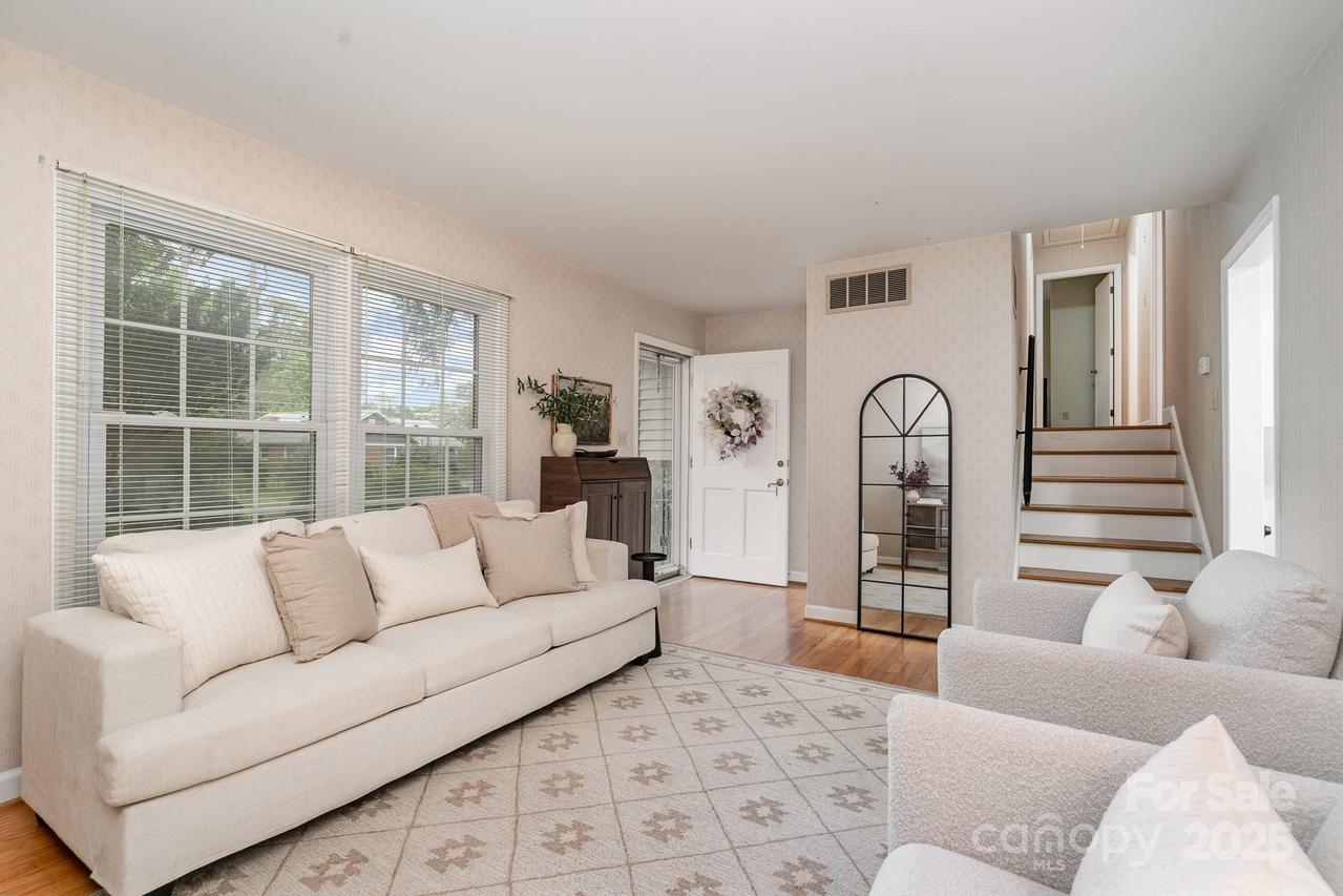 5329 Glenbrier Dr., Charlotte, NC 28212
