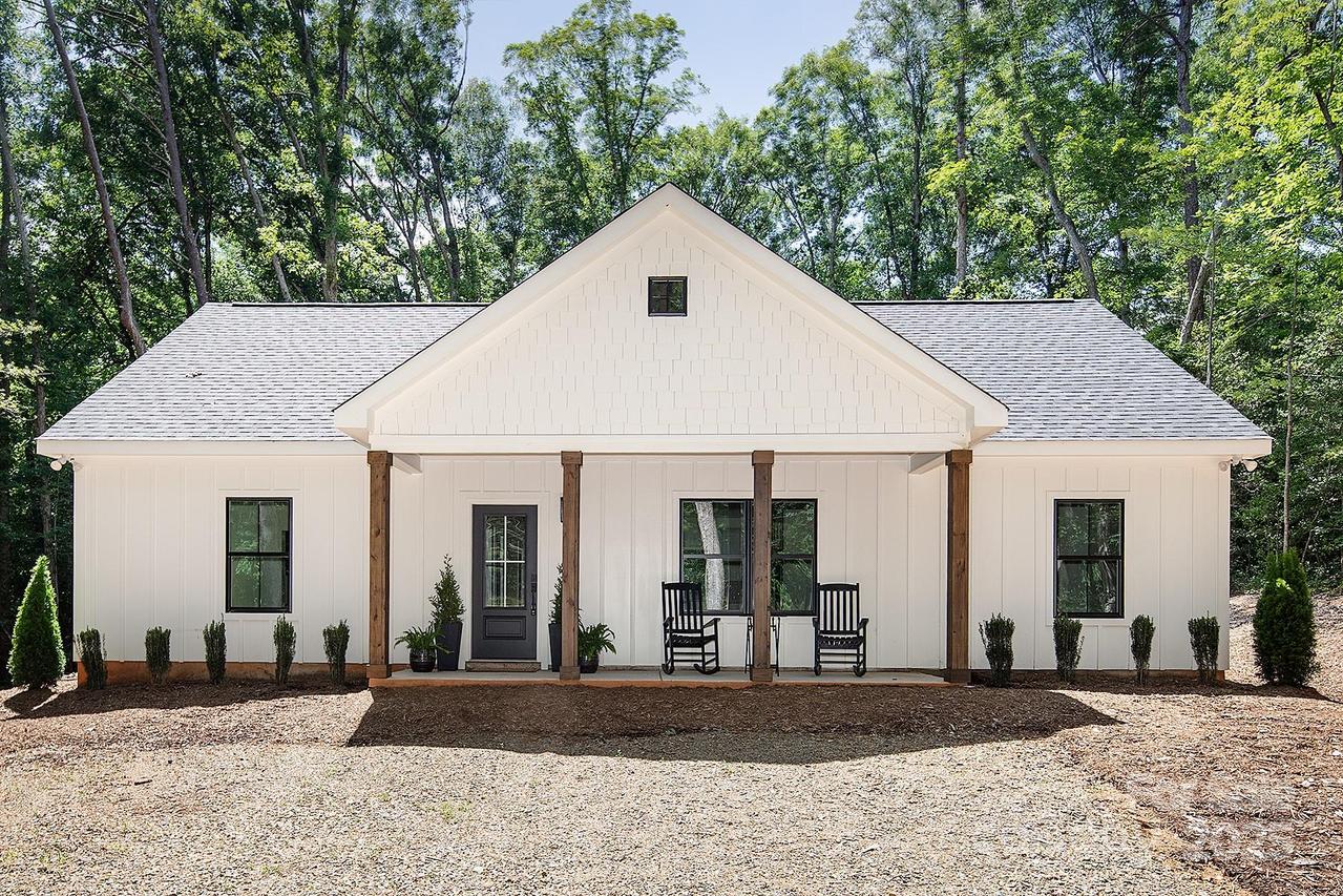 676 Chapel Hill Dr., Troy, NC 27371