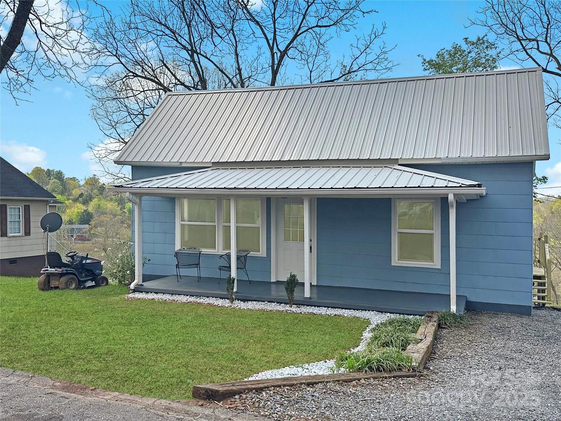 2210 22nd Avenue Ct., Hickory, NC 28602