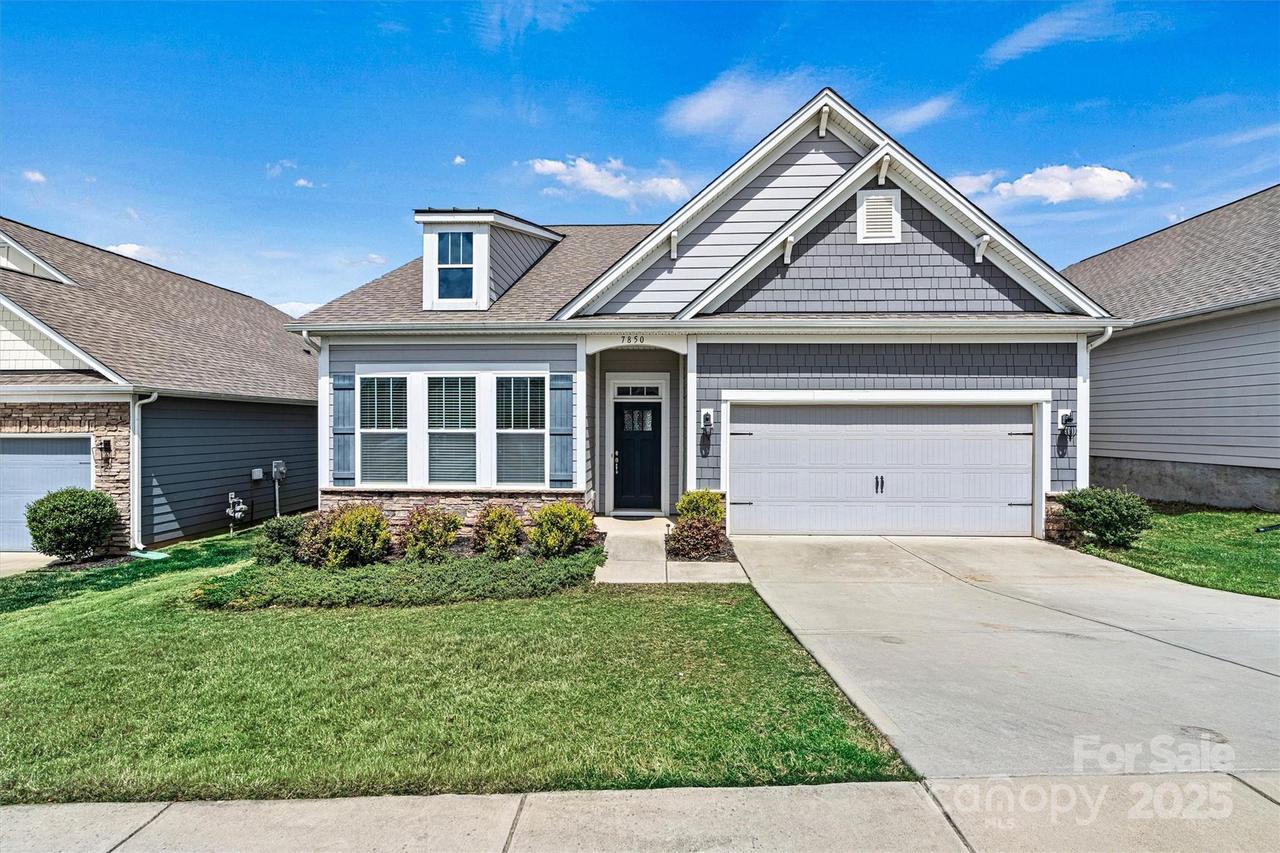 7850 Fountaingrass Ln., Sherrills Ford, NC 28673