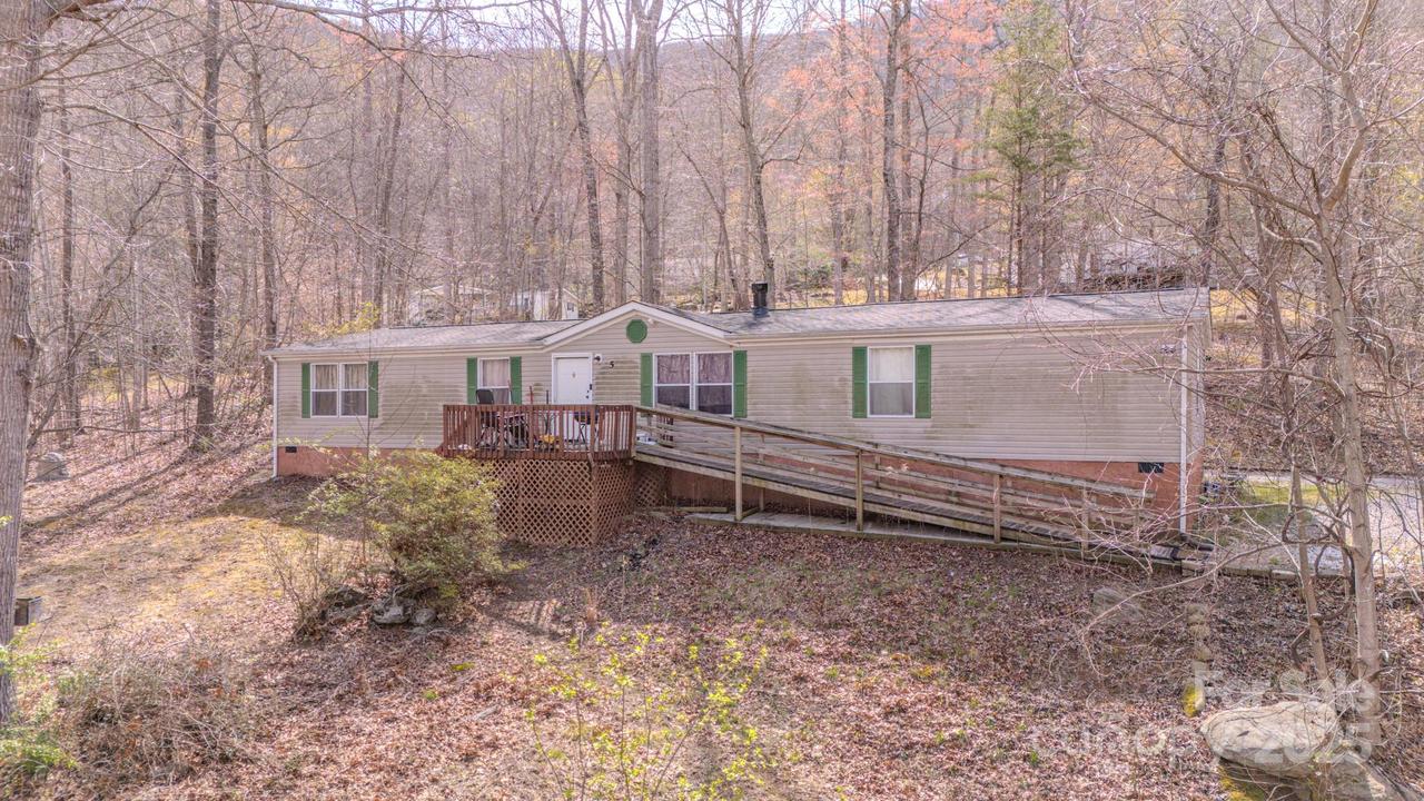 5 Anthony Ct., Swannanoa, NC 28778