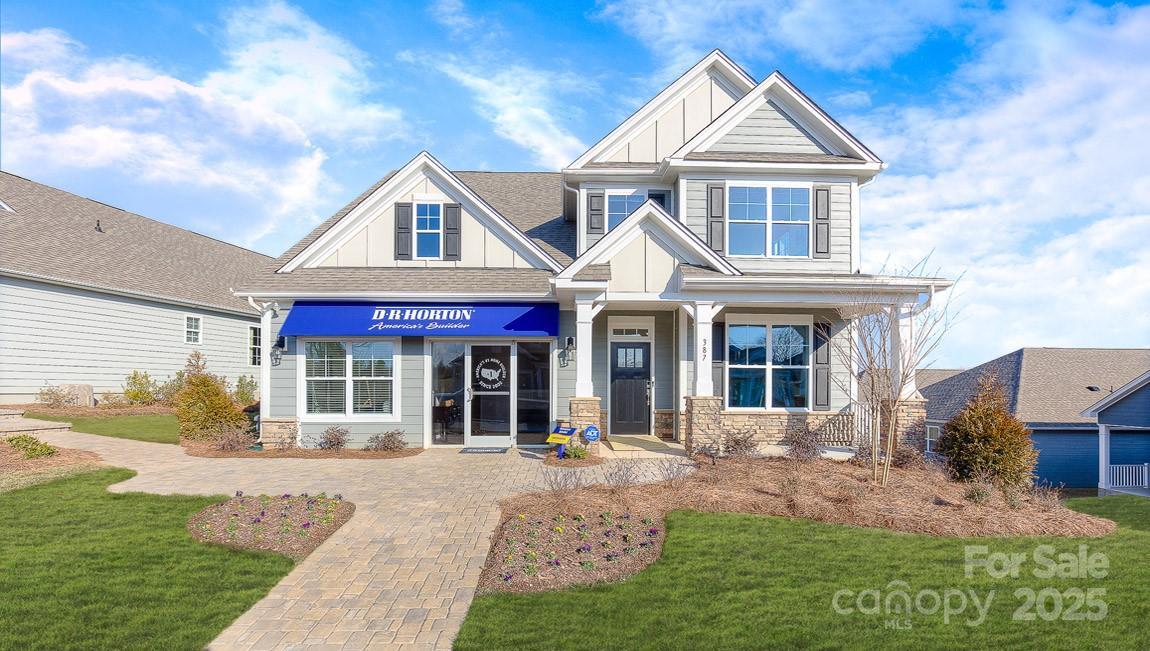9 Thornberry Rd., Hendersonville, NC 28792
