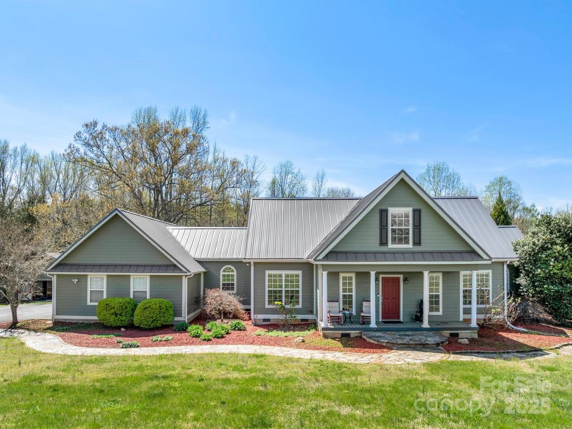 132 Green Meadows Ln., Columbus, NC 28722