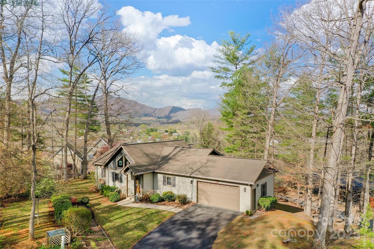 22 Critter Tr., Clyde, NC 28721