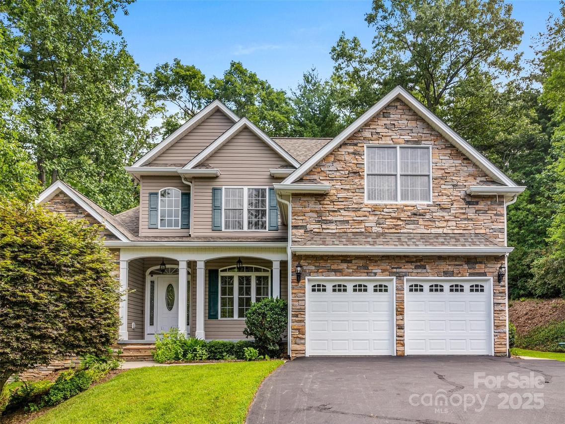 180 Kanuga Forest Dr., Hendersonville, NC 28739