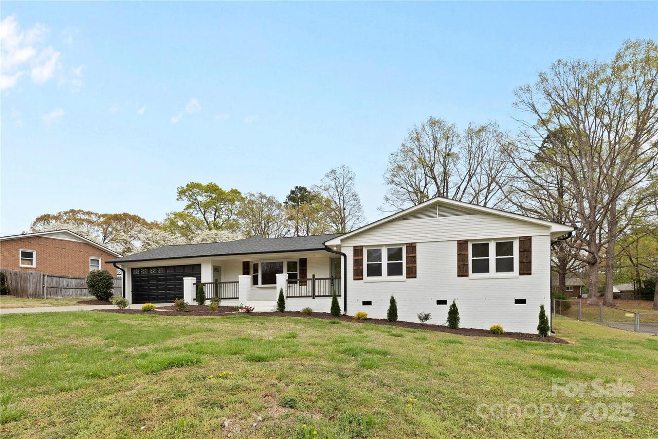 121 Tanglewood Dr., Kannapolis, NC 28081