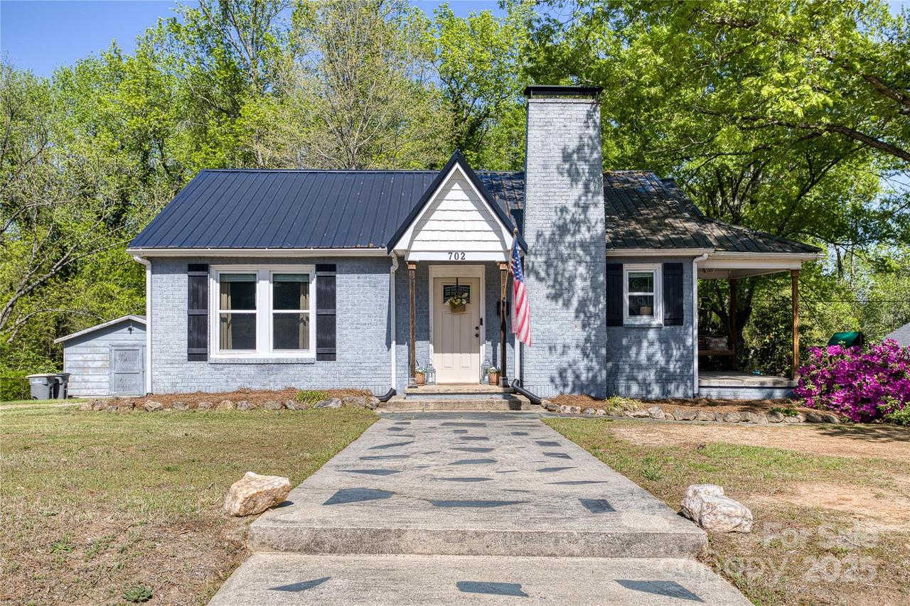 702 Hazel Ave., Kannapolis, NC 28083