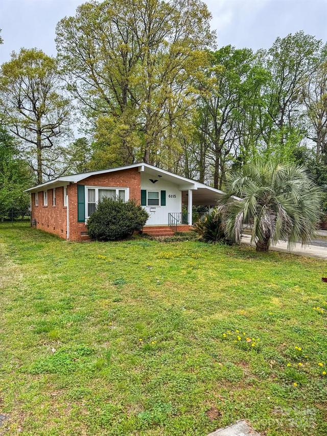 6115 Amberly Ln., Charlotte, NC 28213