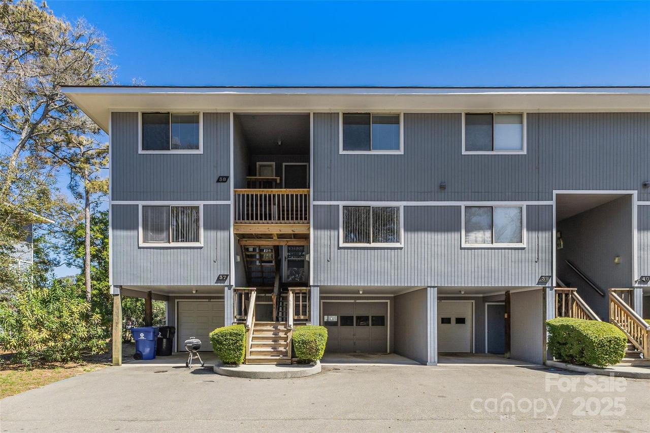 38 Bunker Ct., Caswell Beach, NC 28465